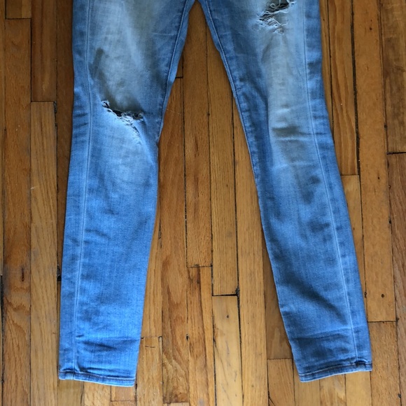 American Eagle light wash distressed jeans - Picture 3 of 4